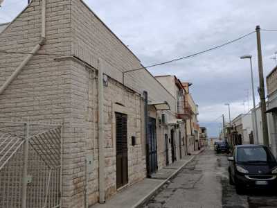 Negli anni 50 questo era un luogo lontano dal borgo di pescatori e caratterizzato da distese di terra e fango: ci abitavano quasi solo pastori e contadini. L'attuale casa dell'80enne Nicola Bonasia, storico residente della zona, era in parte abitazione e in parte stalla: rappresenta uno degli edifici dell�epoca rimasti qui